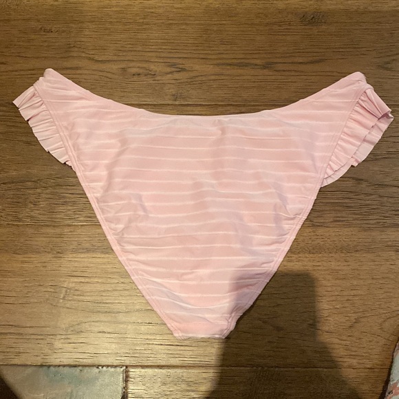 Show me your mumu pink bikini bottoms. Brand new without tag - Picture 2 of 3
